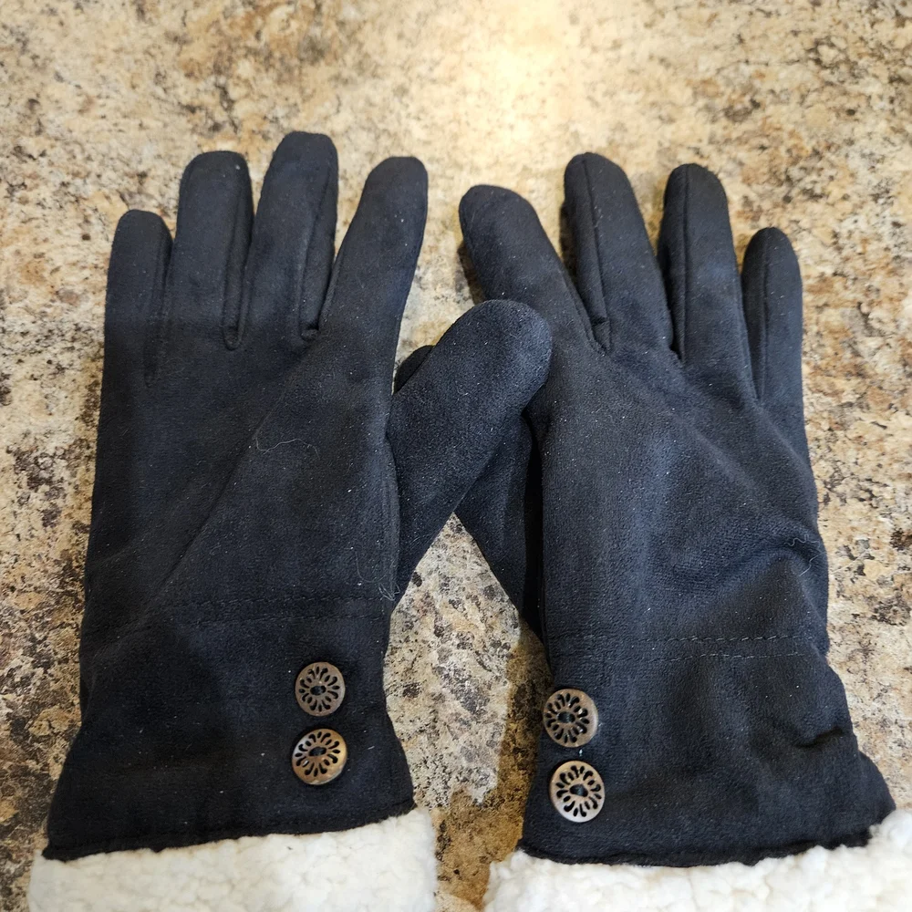 Black Sherpa Lined Suede-Look Winter Gloves with Button Accents - Picture 2 of 4